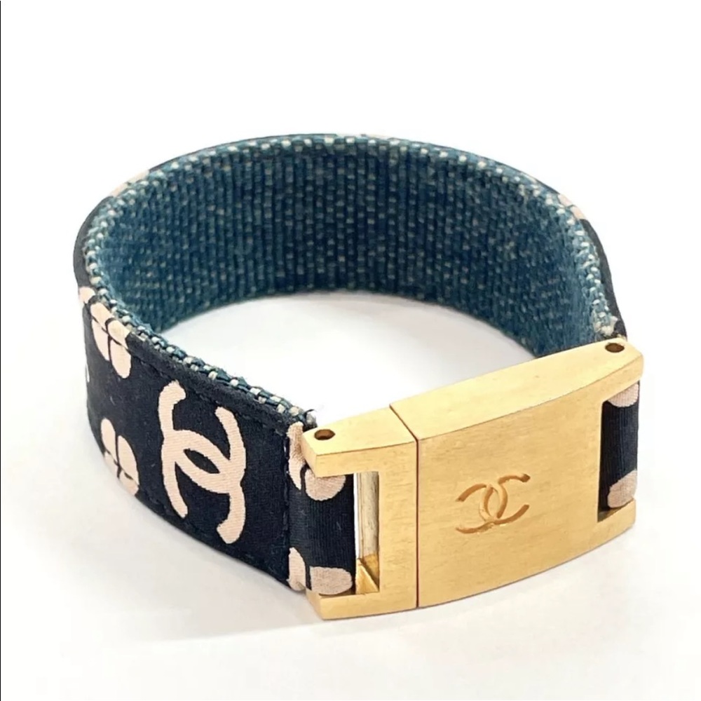 Vintage Chanel Bracelet 2001P